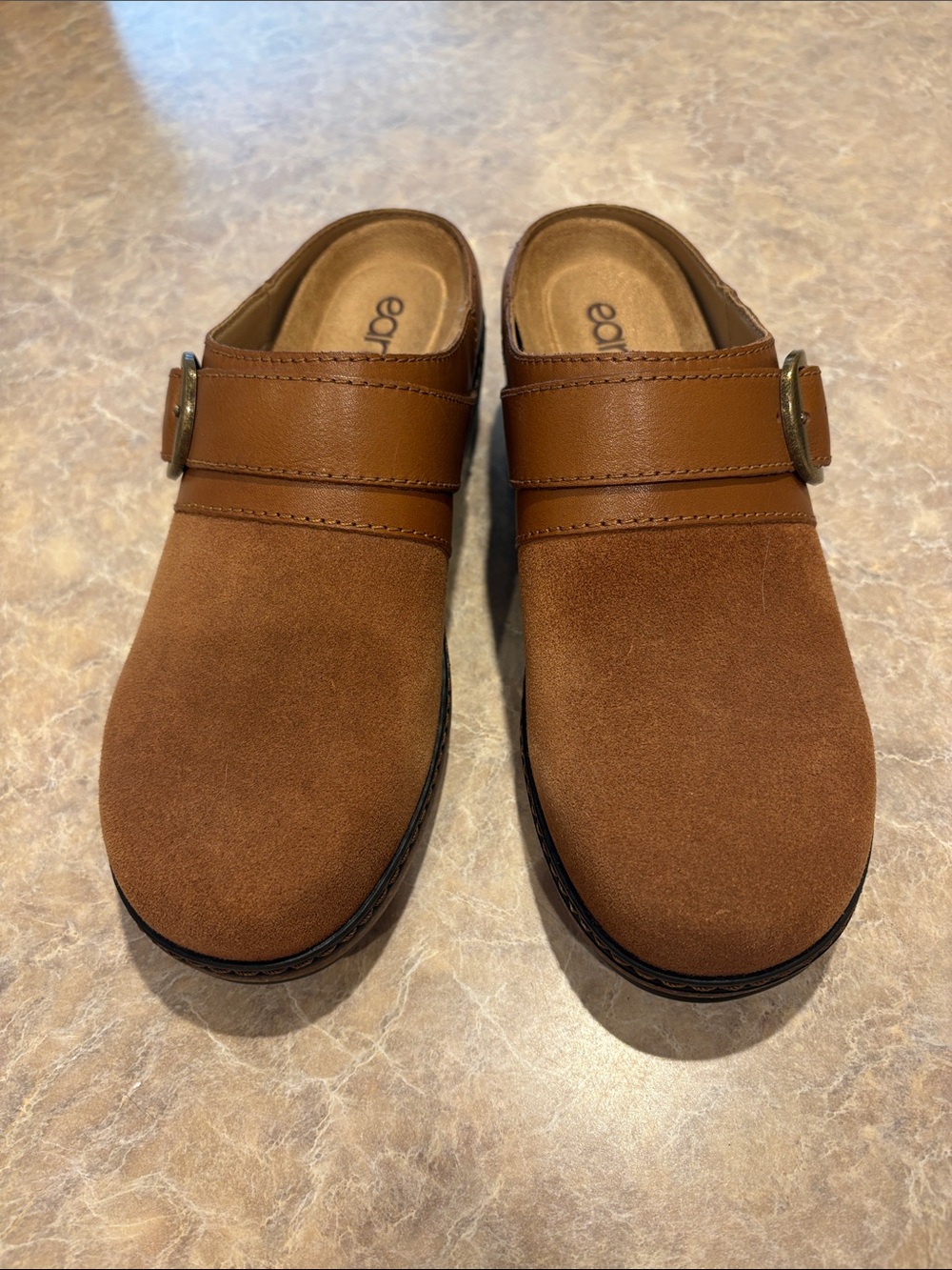 Earth Brand Women’s Camel Suede Clogs size 7M